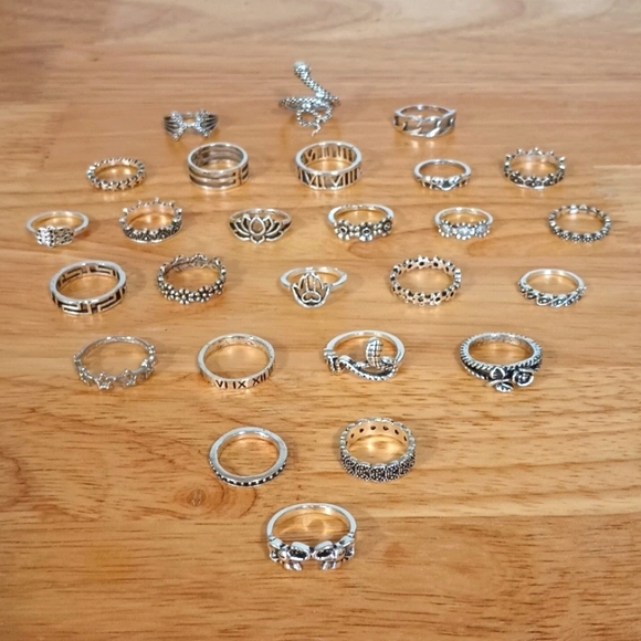 Assorted Rings of Varying Sizes - Picture 1 of 1